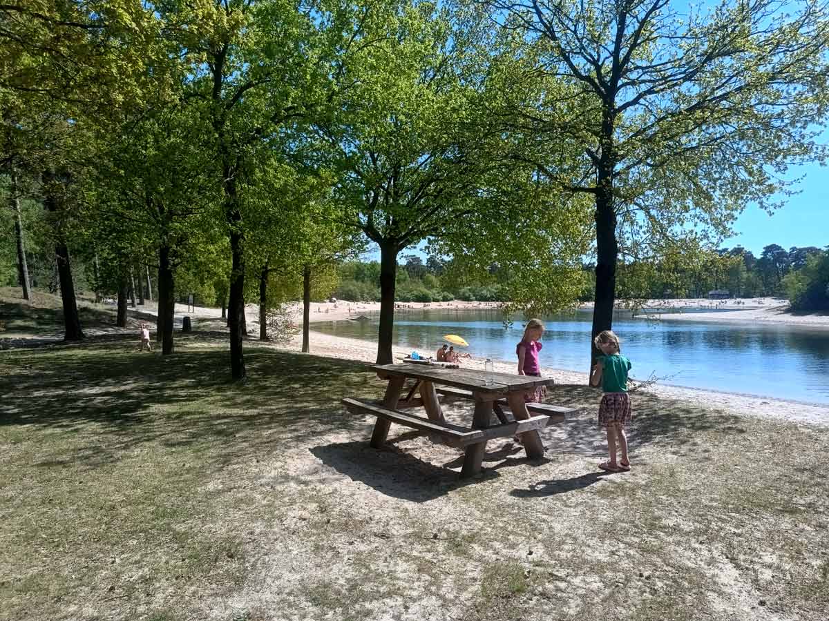 Henschotermeer, direct tegenover de Heigraaf